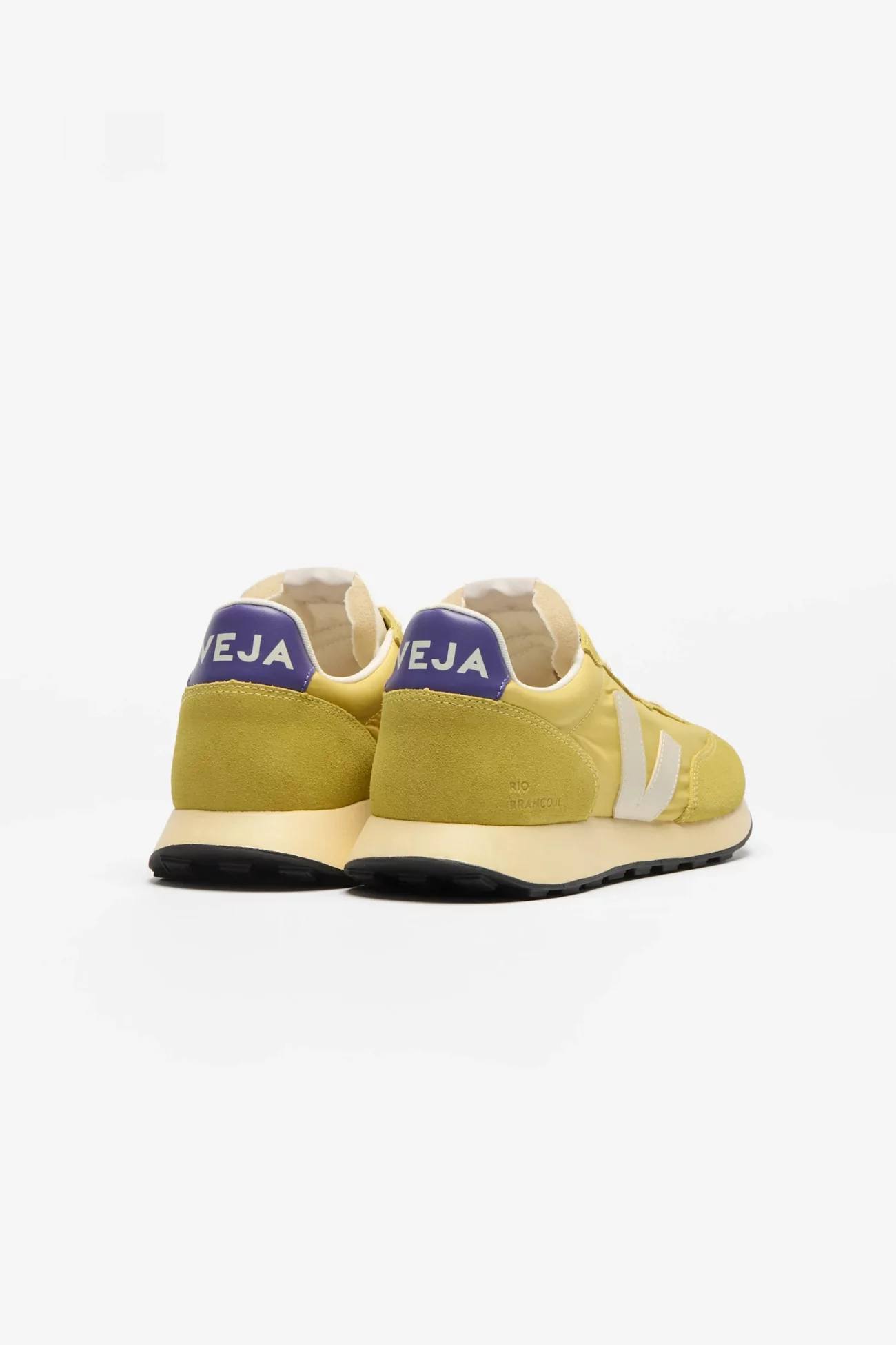 VEJA Rio Branco II Lite Nolyn – Liquor Pierre Purple | Centre Commercial